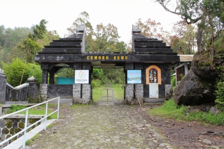 Gerbang Cemoro Sewu